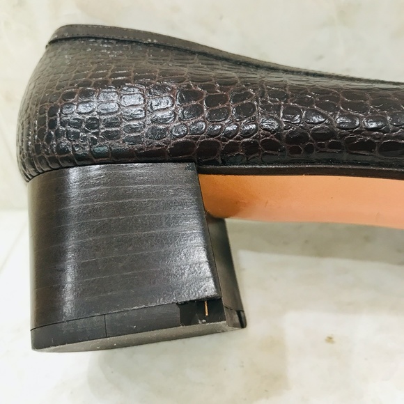 SALVATORE FERRAGAMO {8A2} Brown Embossed Leather Pumps - Picture 8 of 15